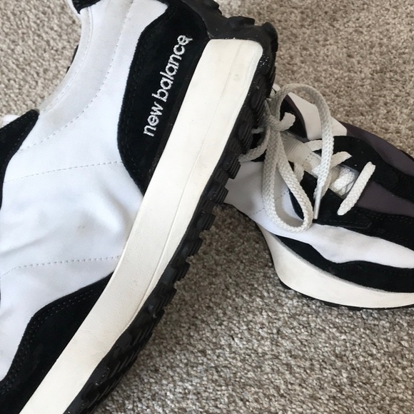New Balance Unisex 327 Monochrome Athletic Shoes - Picture 4 of 4